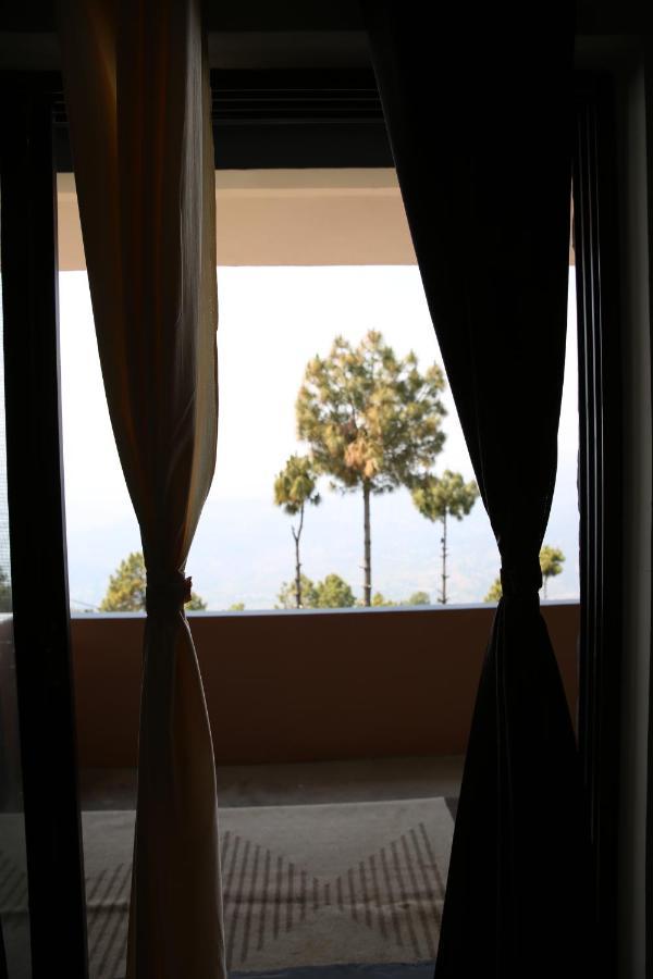 The Buransh Inn アルモラ エクステリア 写真