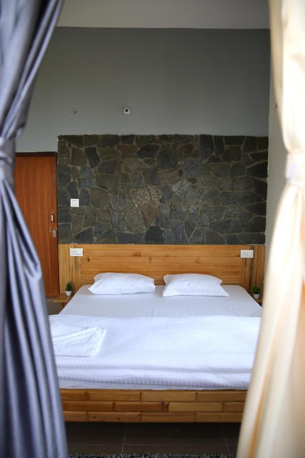 The Buransh Inn アルモラ エクステリア 写真